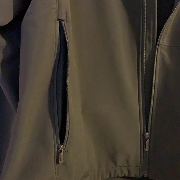 TECH by Tumi men’s soft shell black jacket with fleece lining. - Picture 11 of 13